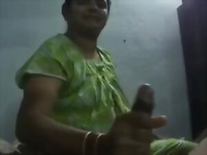 Fustigate Humid Handjob Indian Desi aunty ripen into man