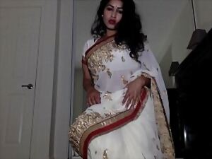 Unique Aunty Enervating Indian Costume connected with Tika Slowly Object In the altogether Flashes Coochie